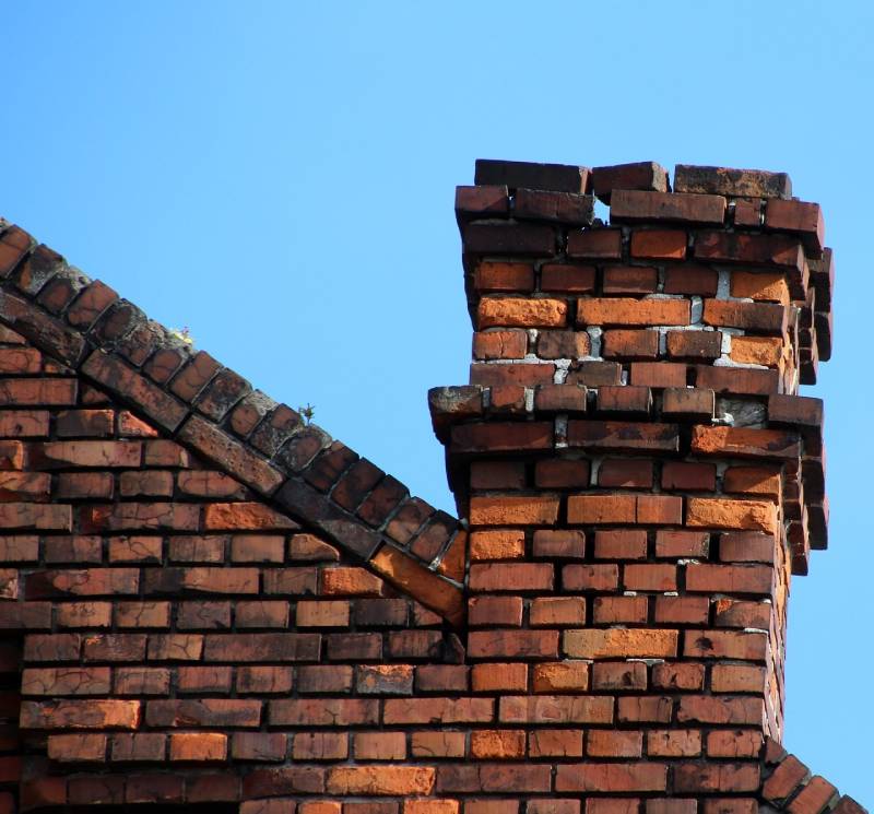 Signs Your Groveland Home Needs a Chimney Inspection Damaged chimney on an Groveland home showing cracks and missing mortar